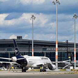 Vliegverkeer rond Berlijn tijdelijk stilgelegd vanwege drone bij luchthaven