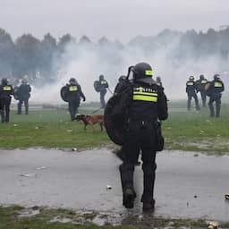 Video | ME ontruimt Malieveld na verdere escalatie van protest tegen immigratie