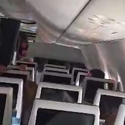Video | Nieuwe beelden tonen situatie in vliegtuig dat noodlanding maakte