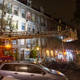 Drie woningen onbewoonbaar na grote brand in appartementencomplex in Amsterdam