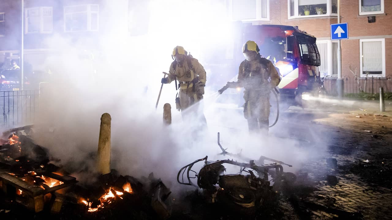 Live Oud en Nieuw | Vreugdevuur staat klaar in Scheveningen, ME treedt op in Hoogkerk