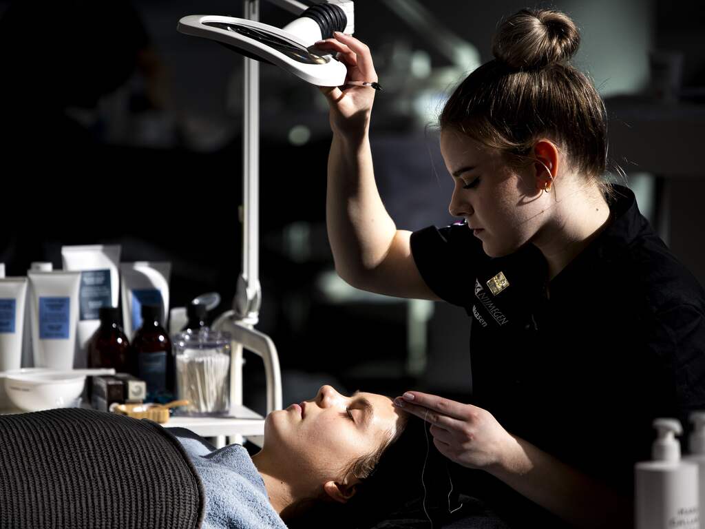 Onderwijsraad adviseert beroepsonderwijs terughoudend te zijn met stages