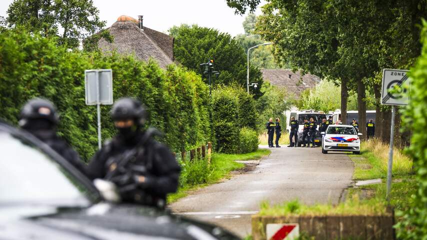 Foto bij 32 personen verdacht van poging tot moord in Overasselt, komen uit 6 landen