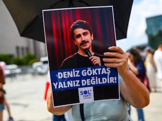 Opgepakte Turkse komiek die Erdogan dictator noemde moet vrezen voor celstraf