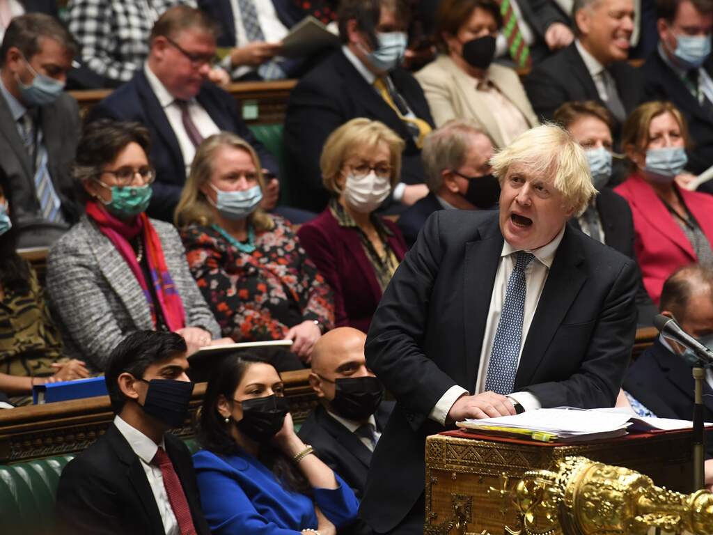 Willen de Britse Conservatieven premier Johnson nog na 'schandaalweek'?