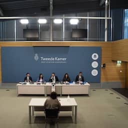 Live corona | Oud-minister Van Ark wilde al eerder weer een 