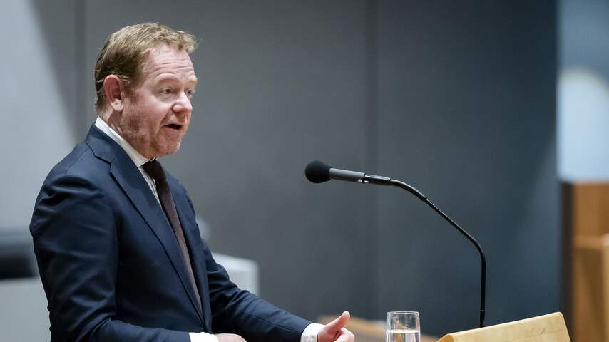 Foto bij Van Weel oneens met kritiek Rekenkamer over informeren, Kamer wil debat