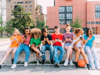In Italië lopen jonge socialemediagebruikers een half jaar leerachterstand op