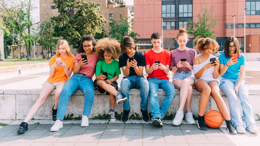 In Italië lopen jonge socialemediagebruikers een half jaar leerachterstand op