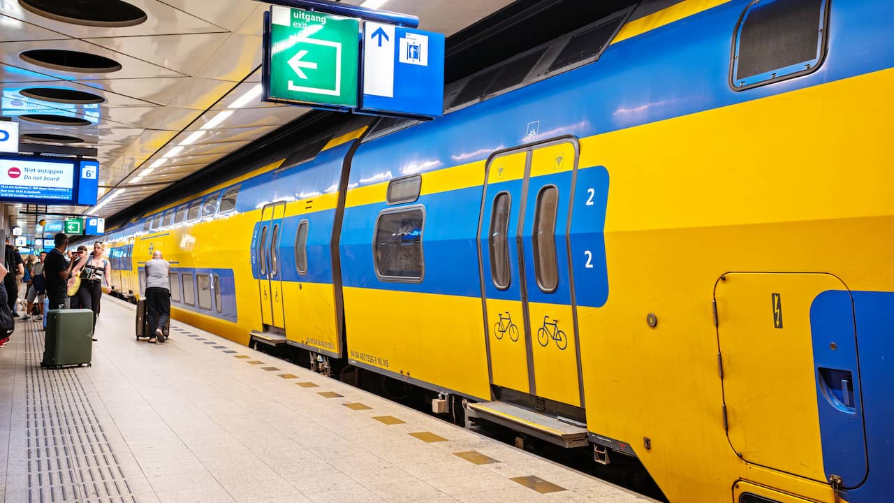 Treinen tussen Schiphol en Utrecht rijden weer na problemen door blikseminslag