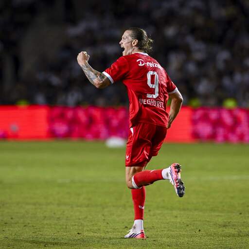 Weghorst dankt God na bevrijdende goal voor FC Twente: 'Er zit veel gevoel bij'