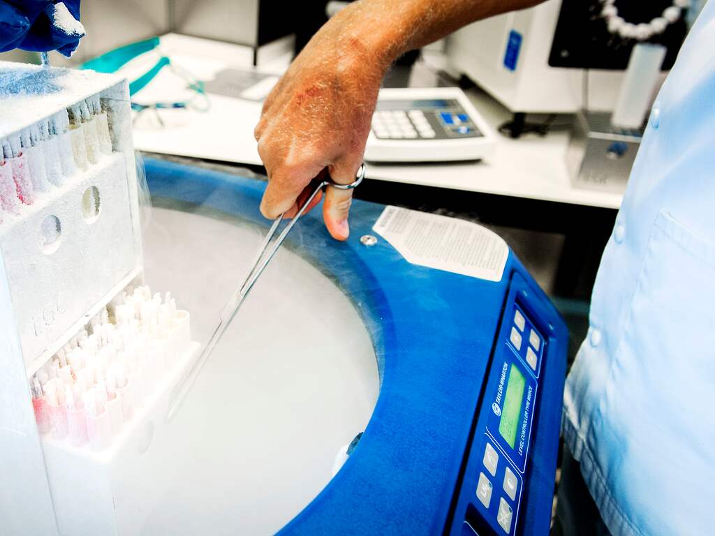 Omstreden Zwolse arts gebruikte eigen sperma ook bij vruchtbare stellen