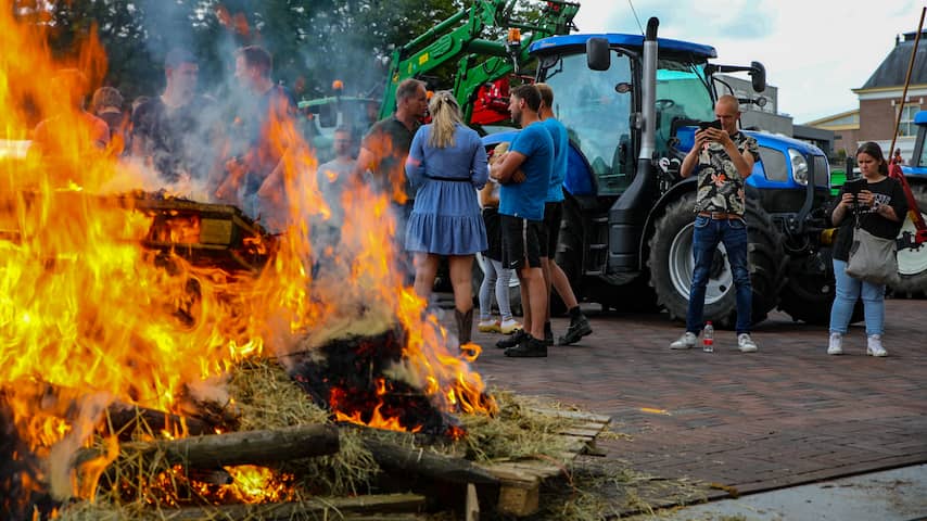 Check Boze's NUcheckt: Politieagent niet thuis belaagd door boze boeren met brandend ...