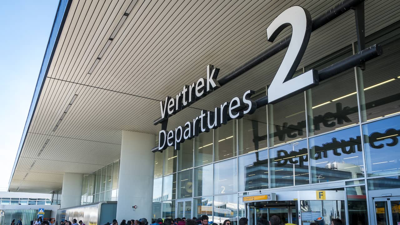 Stroomstoring op Schiphol voorbij, weer licht in de vertrekhal