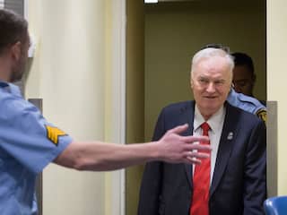 Advocaten willen vrijlating 'Srebrenica-generaal' Mladic vanwege gezondheid