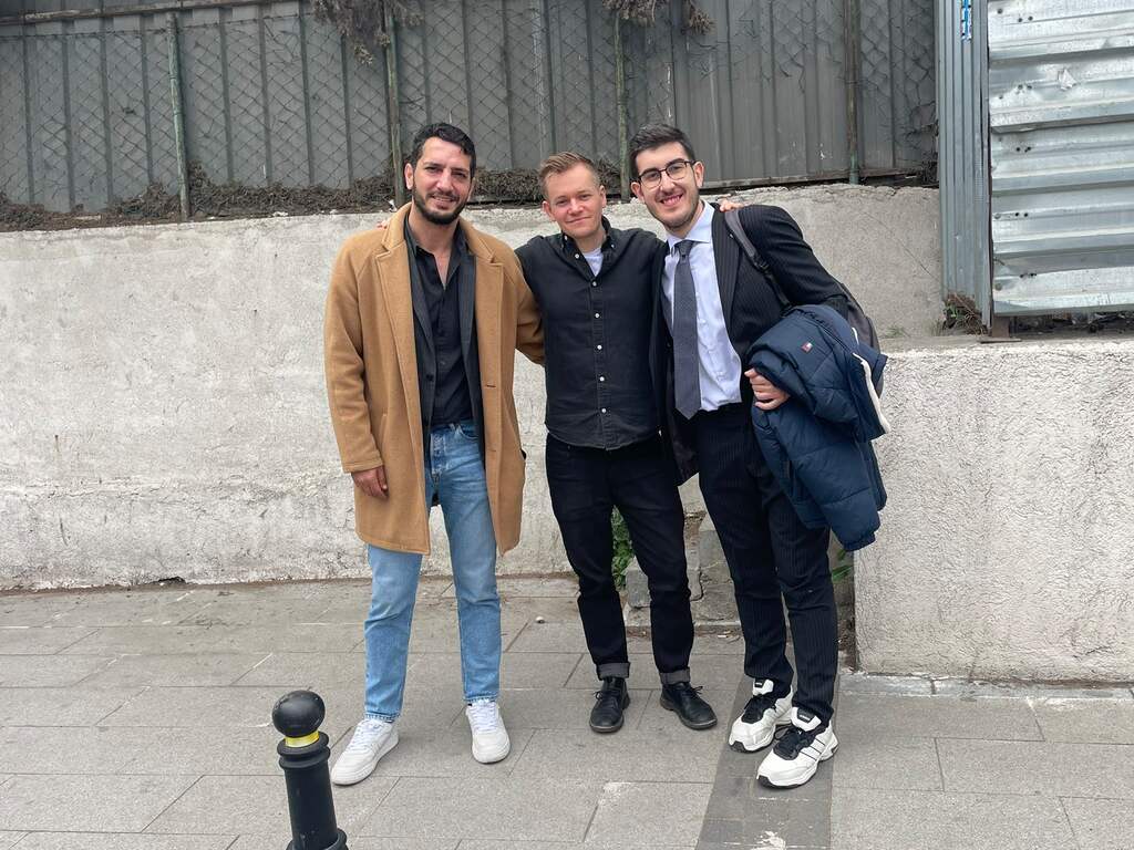 Zweedse journalist na anderhalve maand vrijgelaten uit Turkse gevangenis