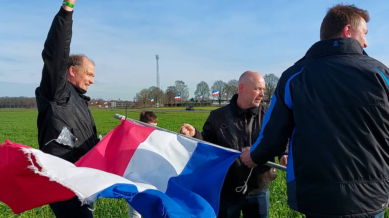 Wanneer mag de vlag uit en krijg je een boete als-ie op de kop hangt
