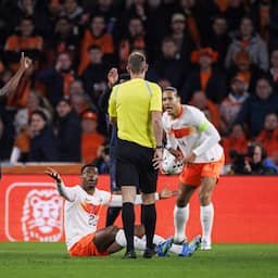 Teruglezen | Dumfries na vroege rode kaart: 'Verschrikkelijk moment'