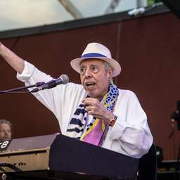 Mas Que Nada-zanger en Grammy-winnaar Sérgio Mendes (83) overleden