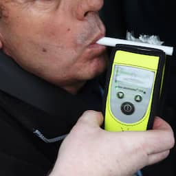 Automobilist (69) in Brabant doet alsof hij dronken is en krijgt 620 euro aan boetes