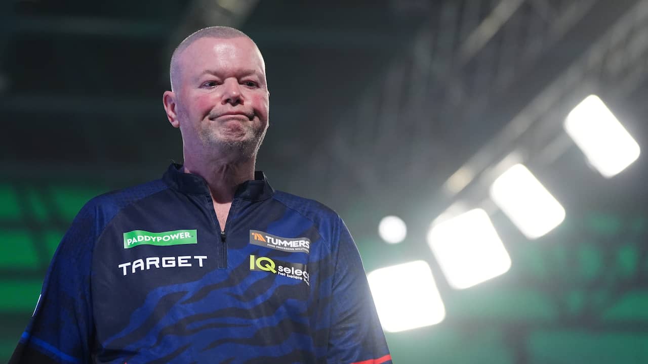 Van Barneveld is direct klaar op WK darts na zeperd tegen mondiale nummer 111