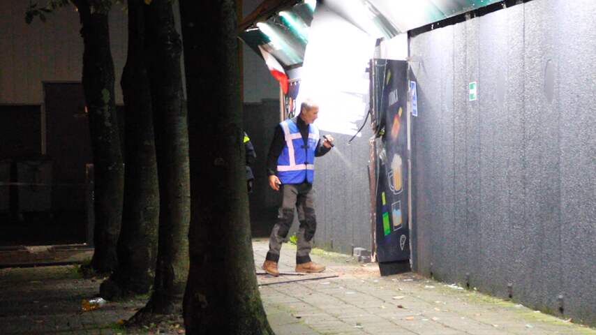 Gat in deur na explosie bij Poolse supermarkt in Lelystad