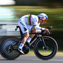 Live Tour | Evenepoel viert nieuwe ritzege, Pogacar houdt schade beperkt