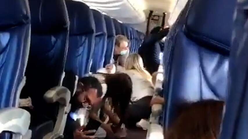 Vliegtuigpassagiers schuilen tijdens chaos na arrestatie zoon 'El Chapo'