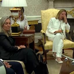 Video | Meloni helpt nerveuze tolk uit de brand in gesprek met Trump