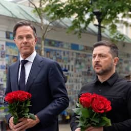 Video | Rutte en Zelensky leggen bloemen voor gesneuvelde militairen in Kyiv