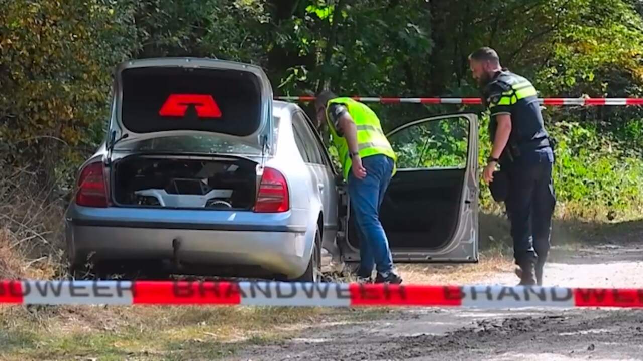 Video | Politie doet onderzoek naar auto met pijpbommen in kofferbak