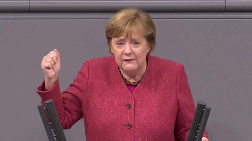 Emotionele Merkel: 'Dit moet niet de laatste Kerst met grootouders zijn'