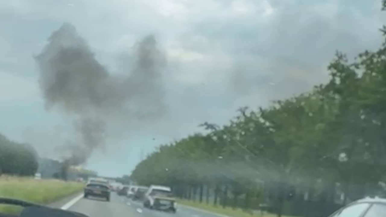 Witgoed Rucphen Vliegtuigje neergestort op A58 bij Rucphen, piloot overleden ...