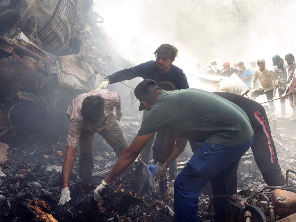 Indiase politie vindt tegen verwachting in twee overlevenden van vliegtuigcrash