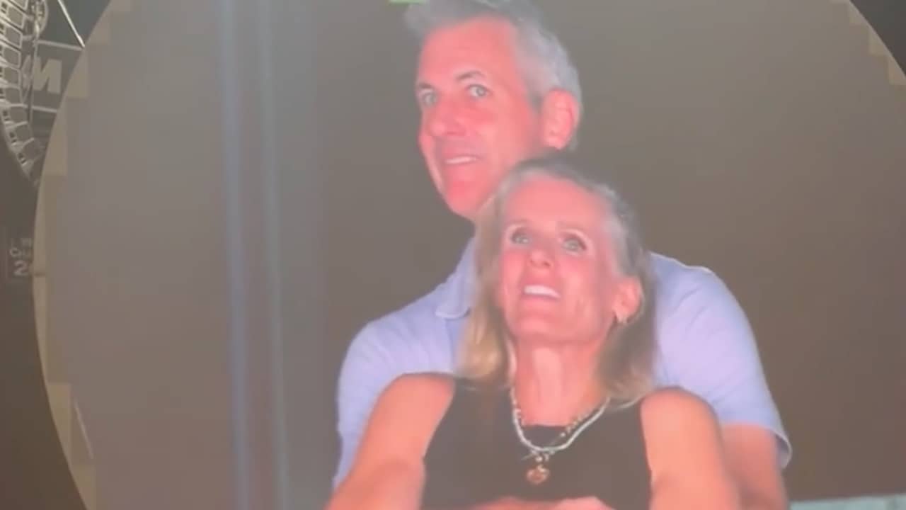 ceo-die-met-hr-chef-is-betrapt-bij-coldplay-concert-op-non-actief-gesteld.jpg