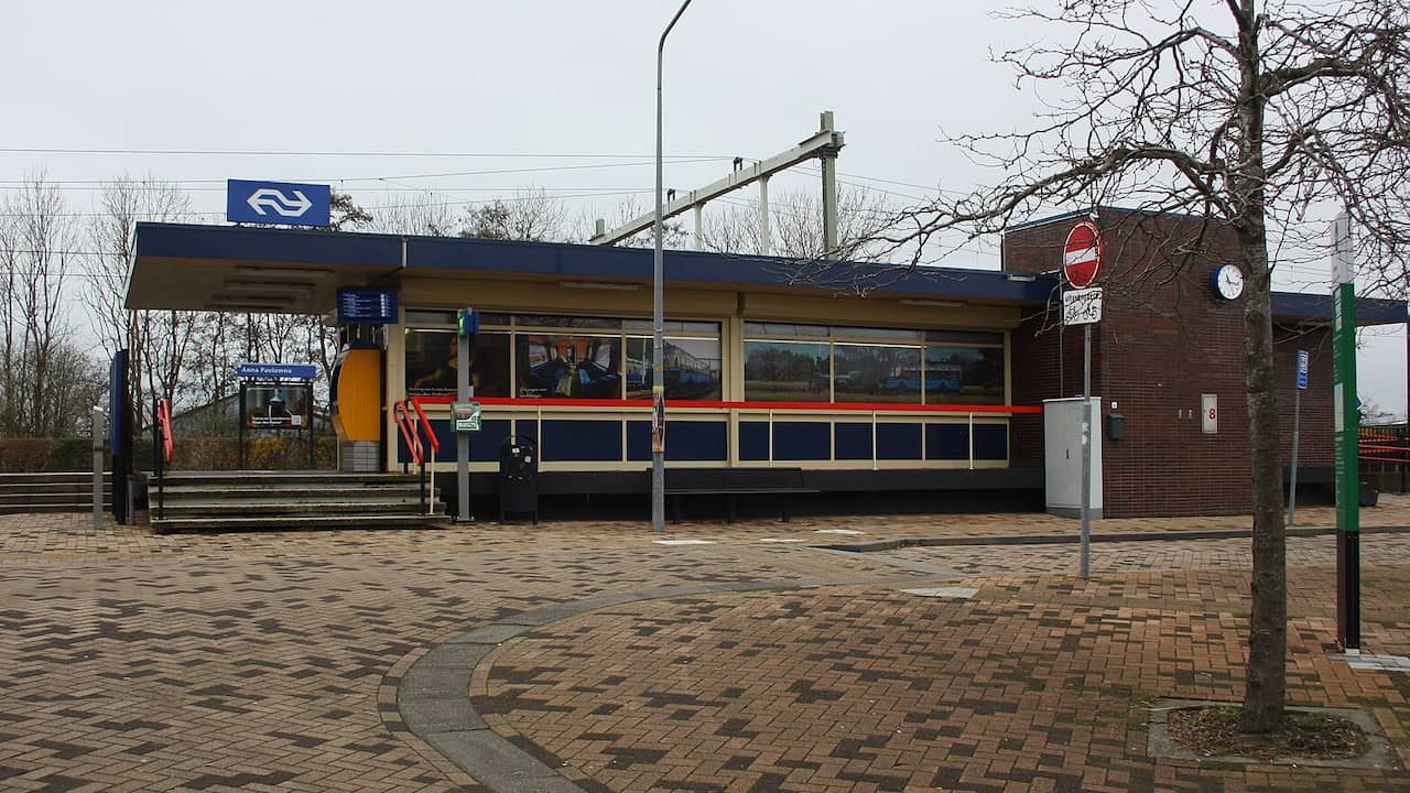 Dronken man mist laatste trein en loopt 40 kilometer naar huis in Hoorn