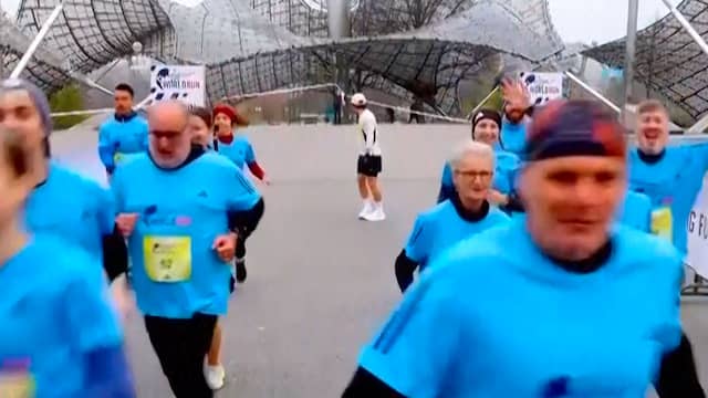 Ultrarunner racet tegen tachtig amateurs met flinke voorsprong