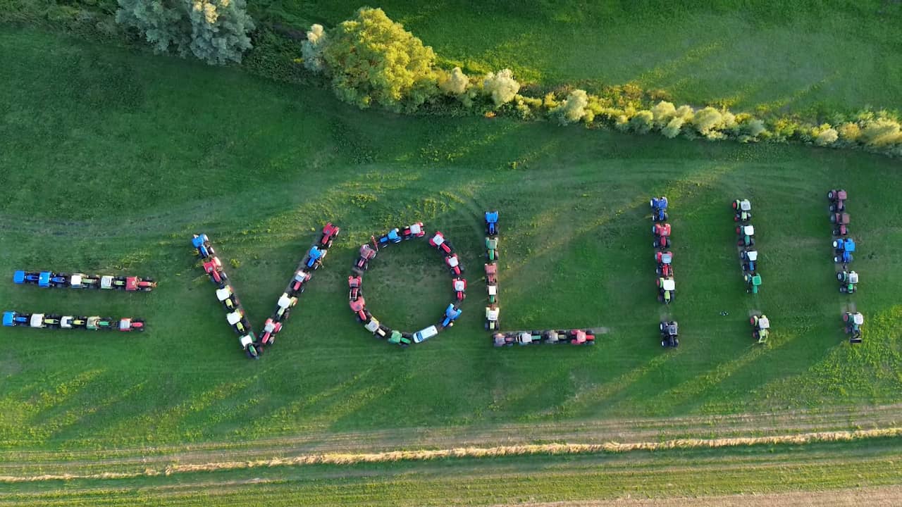 Video | Protesterende boeren geven met trekkers boodschap af aan overheid