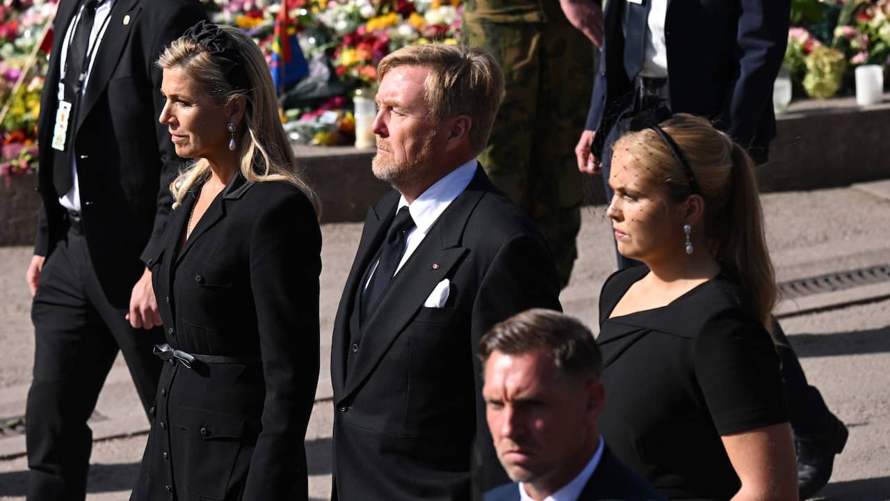 Foto bij Video | Willem-Alexander, Máxima en Amalia lopen in stoet voor koning Harald