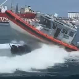 Video | Toerist filmt hoe Mexicaanse marineboot ander vaartuig ramt