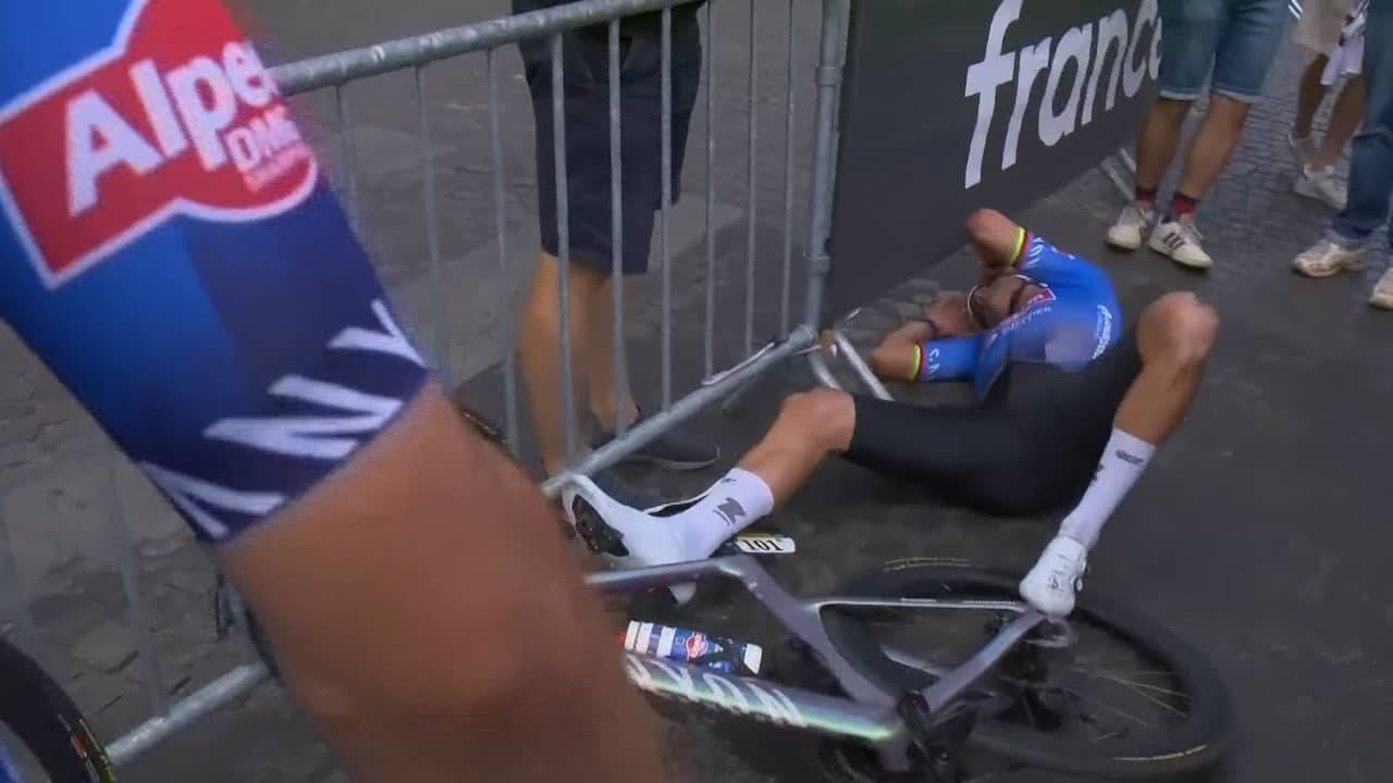 Mathieu van der Poel pakt zege in zenuwslopende slotrit van Tour de France