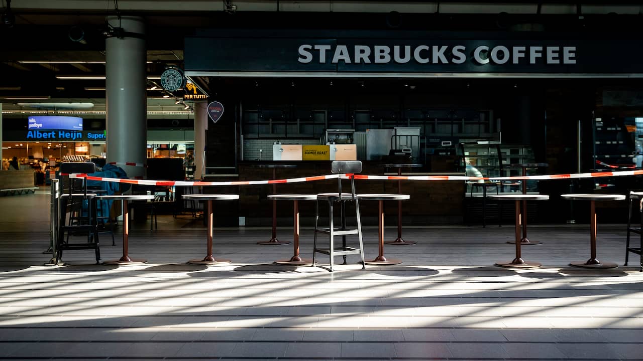 Niet-essentiële winkels op Schiphol gaan sluiten na oproep Tweede Kamer