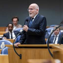 Live politiek | Timmermans niet concreet over nationale asielmaatregelen