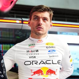 Verstappen geniet van inhaalrace in GT3: 'Heb me vermaakt ondanks de straf'