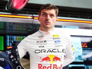 Verstappen geniet van inhaalrace in GT3: 'Heb me vermaakt ondanks de straf'