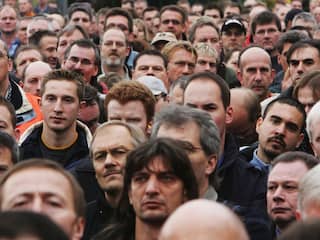 Duitse auto-industrie protesteert massaal voor behoud banen en fabrieken