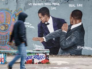 Chris Rock maakt voor het eerst grap over klap Will Smith: 'Gehoor weer terug'