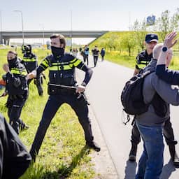 Ruim 400 demonstranten opgepakt bij XR-blokkade op A12