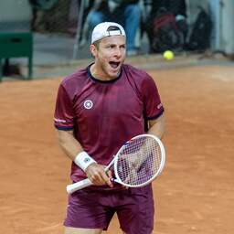 Gefrustreerde Griekspoor voor tweede jaar op rij naar derde ronde Roland Garros