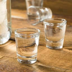 Twee doden in Hilversum door amfetamineolie in drankfles, politie zoekt getuigen